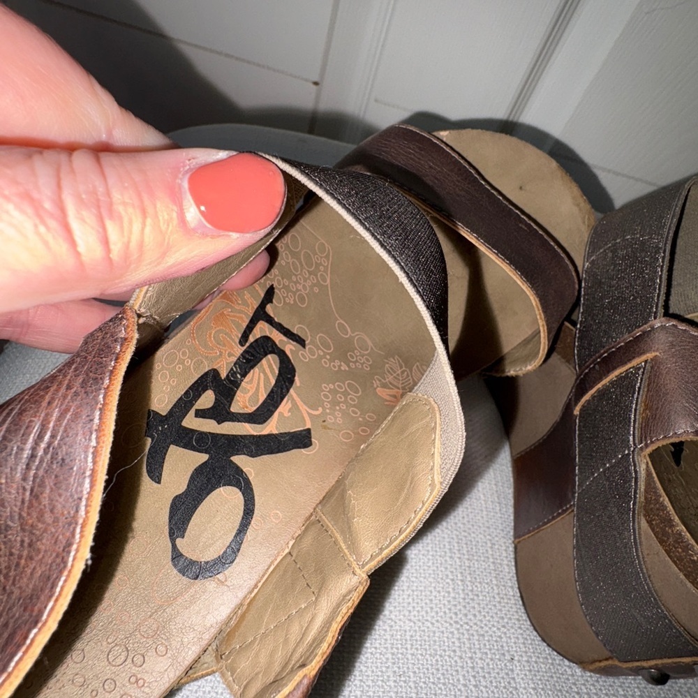 OTBT Metallic Brown Wedge Sandals Bushnell 8M - Picture 7 of 7